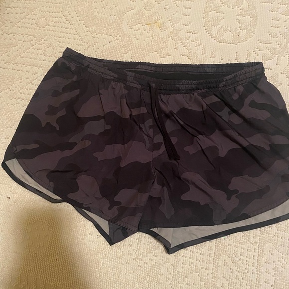 Old Navy Black and Green Athletic Shorts Lightweight Moisture-Wicking Size L - Picture 5 of 10